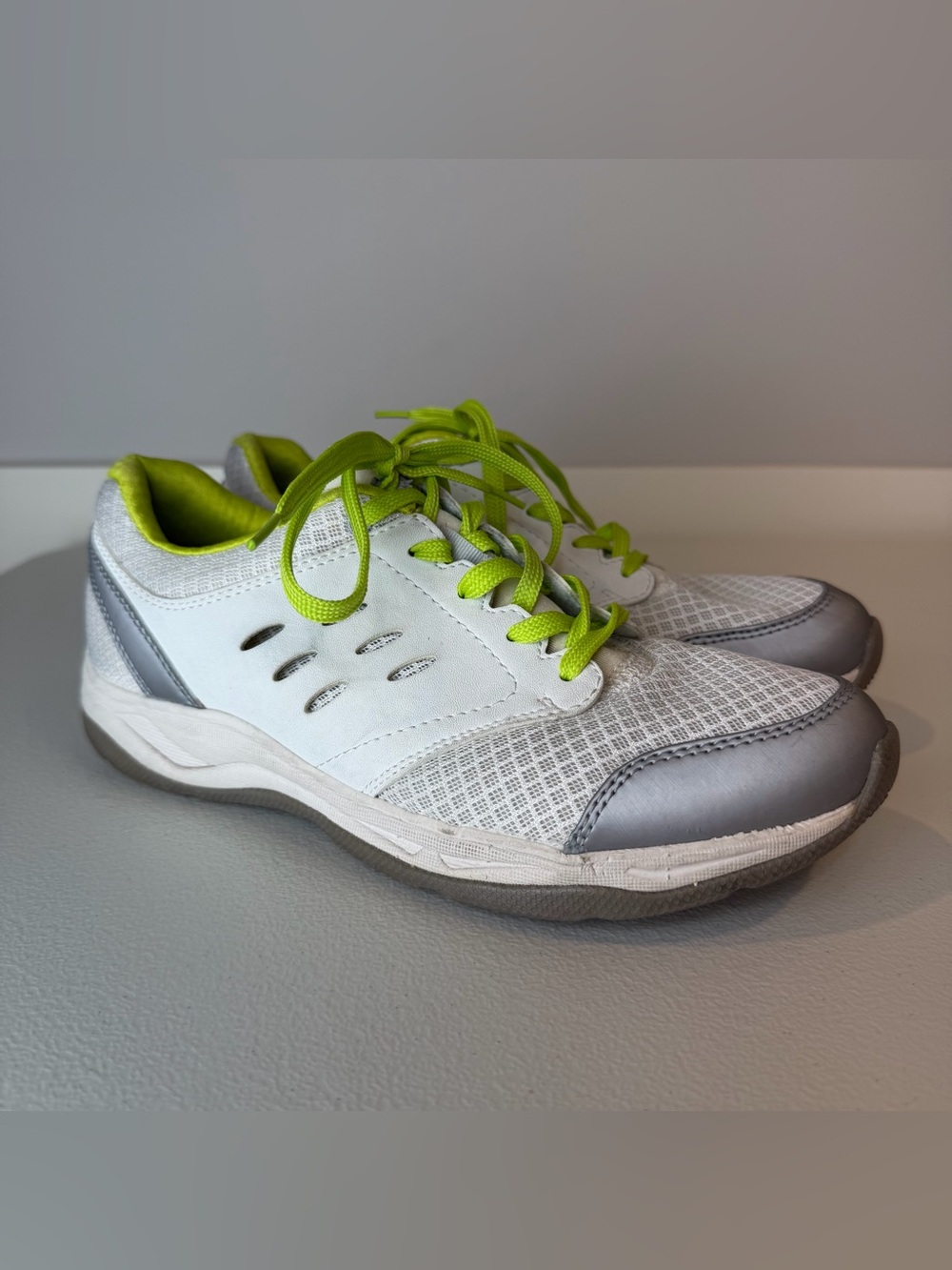 Vionic White Green Comfort Venture Walking Sneakers Size 9.5
